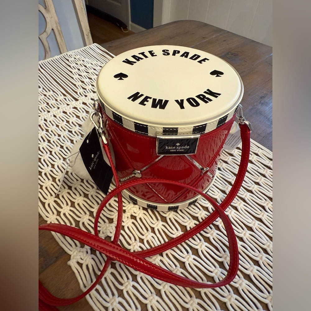 Kate Spade 3D Drum “Oh What Fun” Multi Crossbody. NWT. - Picture 2 of 5